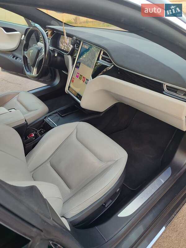 Лифтбек Tesla Model S 2016 в Одессе