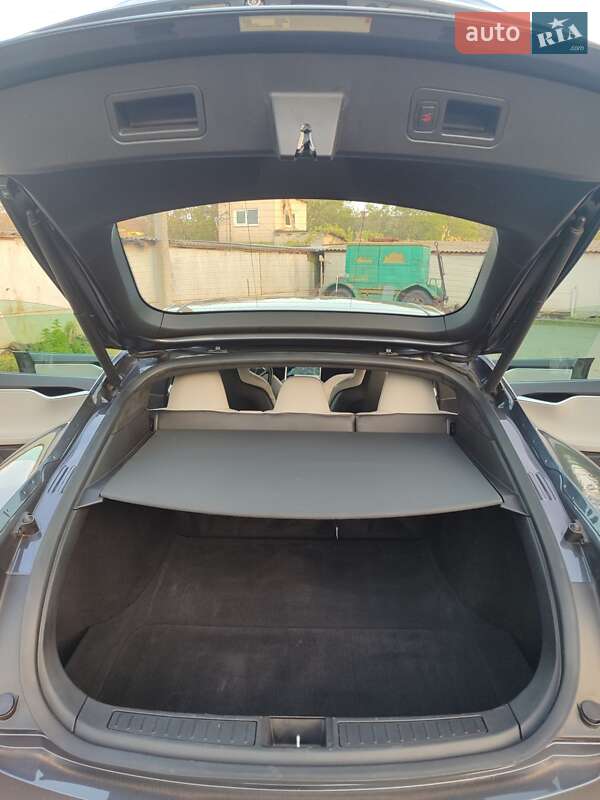 Лифтбек Tesla Model S 2016 в Одессе