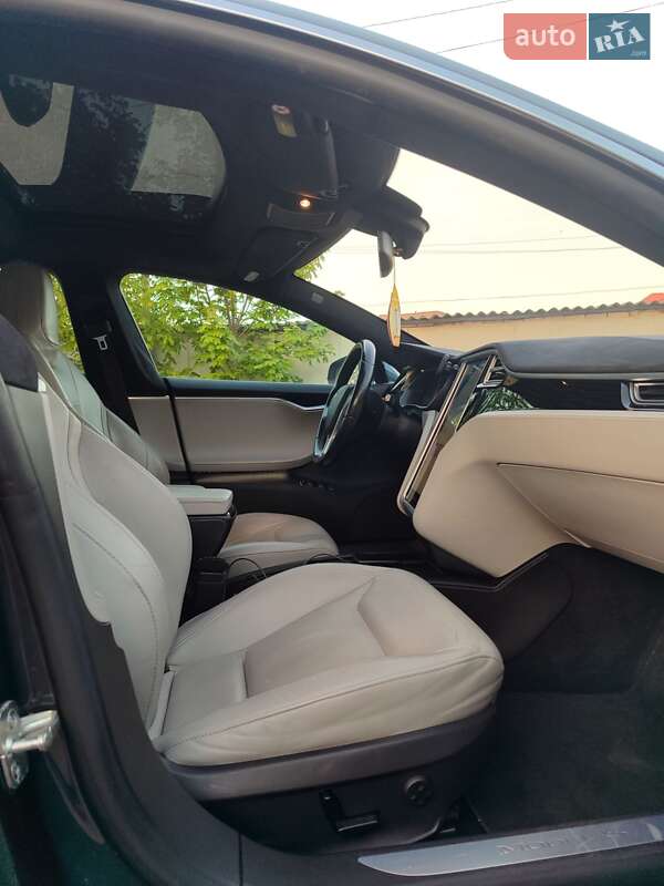 Лифтбек Tesla Model S 2016 в Одессе