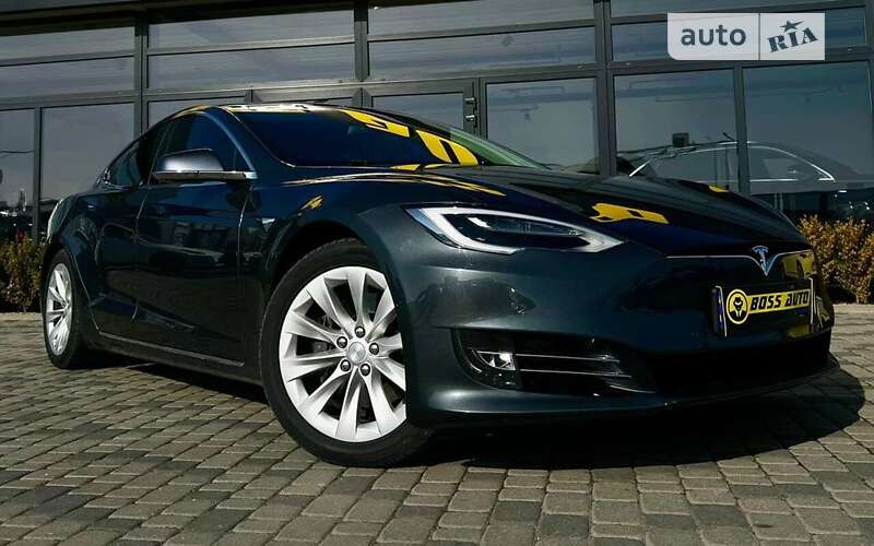 Лифтбек Tesla Model S 2018 в Мукачево