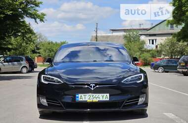 Ліфтбек Tesla Model S 2017 в Коломиї