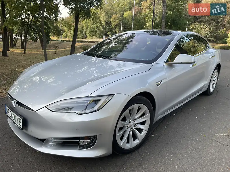 Tesla Model S 2018