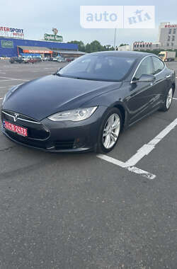 Tesla Model S 2015