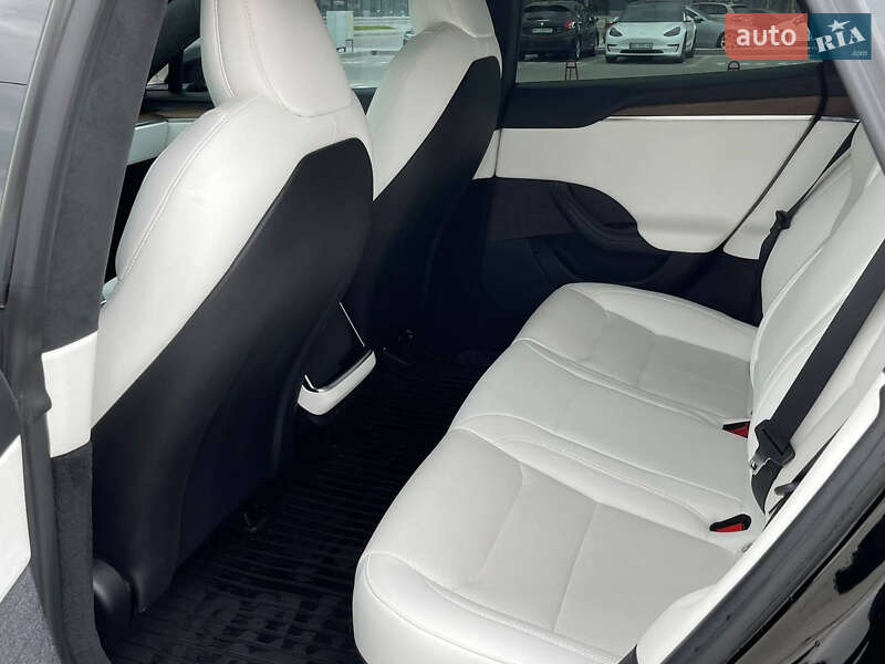 Лифтбек Tesla Model S 2022 в Львове