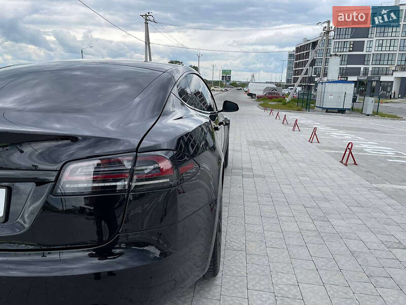 Лифтбек Tesla Model S 2022 в Львове
