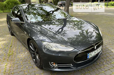 Лифтбек Tesla Model S 2016 в Львове