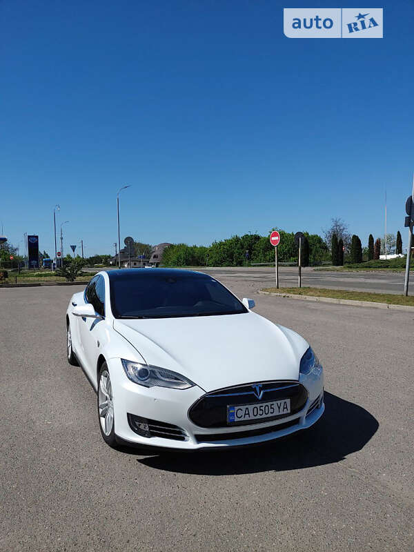 Лифтбек Tesla Model S 2015 в Черкассах