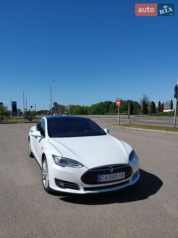 Tesla Model S 2015