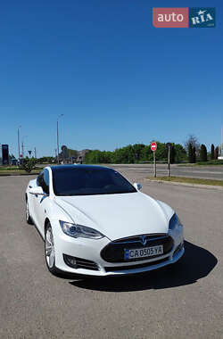 Лифтбек Tesla Model S 2015 в Черкассах