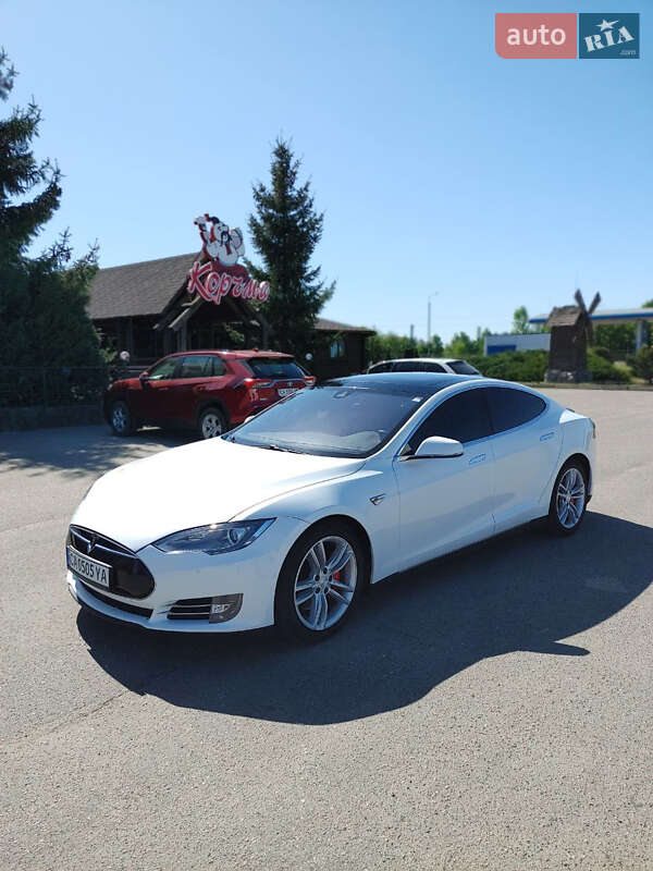 Лифтбек Tesla Model S 2015 в Черкассах