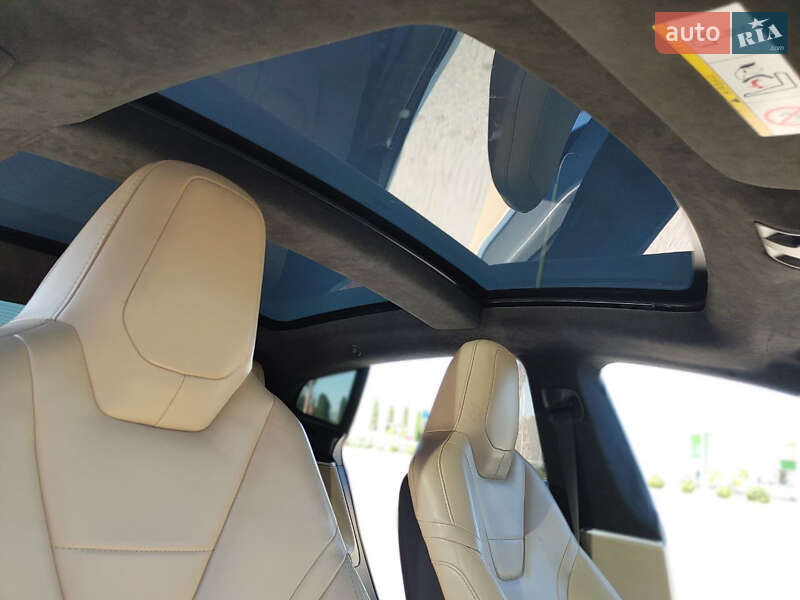 Лифтбек Tesla Model S 2015 в Черкассах