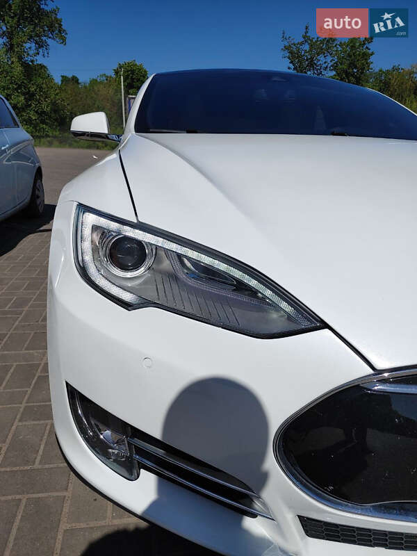 Лифтбек Tesla Model S 2015 в Черкассах