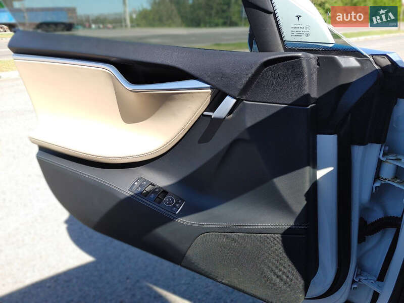 Лифтбек Tesla Model S 2015 в Черкассах