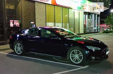 Ліфтбек Tesla Model S 2015 в Чемерівцях