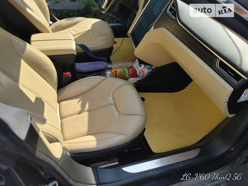 Ліфтбек Tesla Model S 2015 в Чемерівцях