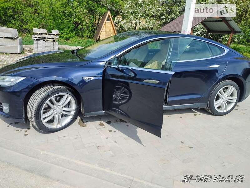 Ліфтбек Tesla Model S 2015 в Чемерівцях