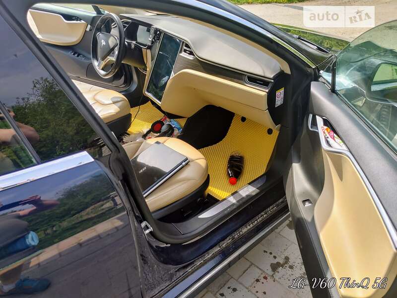 Ліфтбек Tesla Model S 2015 в Чемерівцях