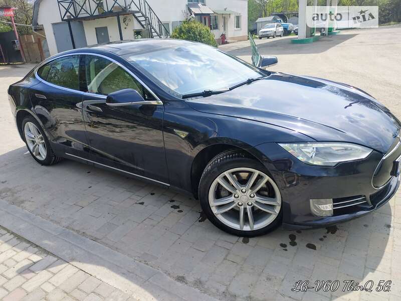 Ліфтбек Tesla Model S 2015 в Чемерівцях
