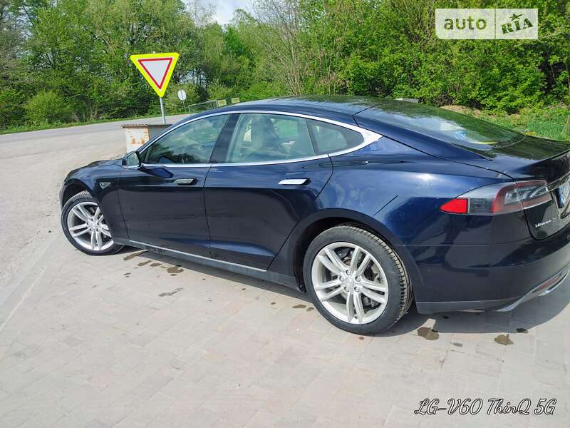 Ліфтбек Tesla Model S 2015 в Чемерівцях