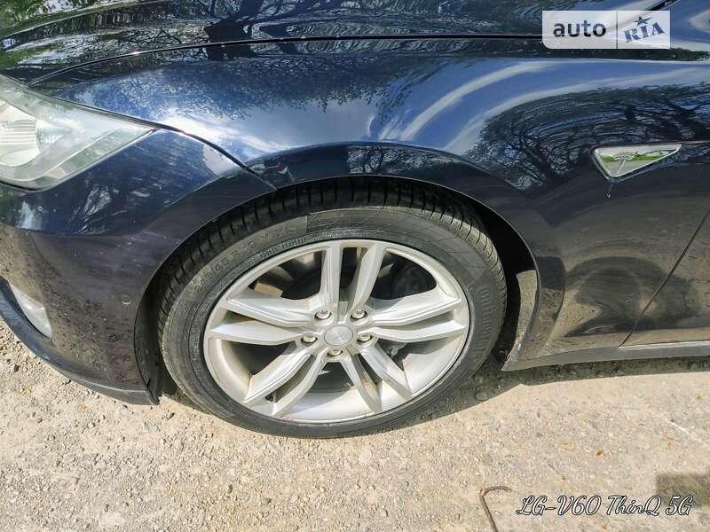 Ліфтбек Tesla Model S 2015 в Чемерівцях