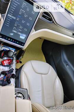 Ліфтбек Tesla Model S 2015 в Чемерівцях