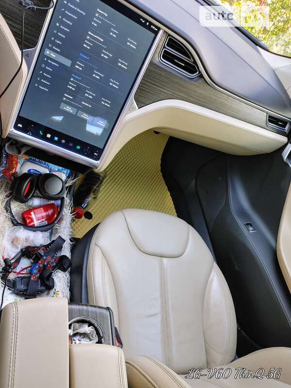 Ліфтбек Tesla Model S 2015 в Чемерівцях