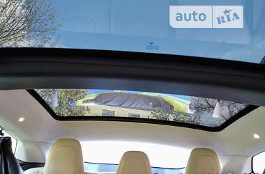 Ліфтбек Tesla Model S 2015 в Чемерівцях