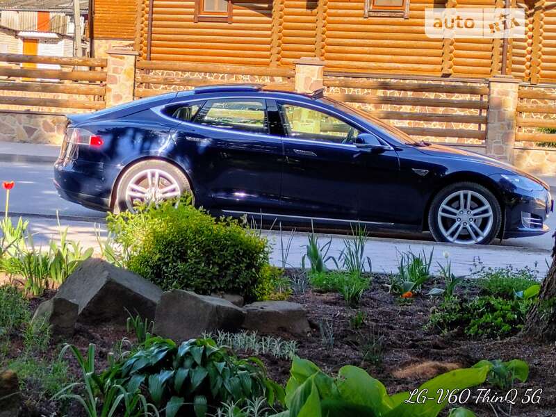 Ліфтбек Tesla Model S 2015 в Чемерівцях