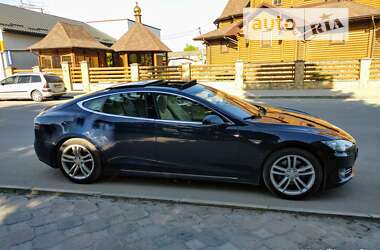 Ліфтбек Tesla Model S 2015 в Чемерівцях