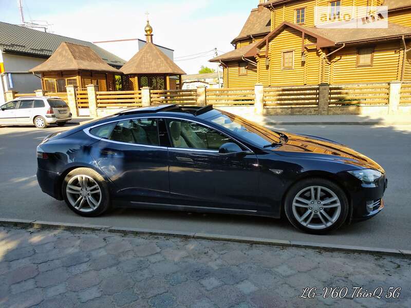 Ліфтбек Tesla Model S 2015 в Чемерівцях