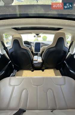 Лифтбек Tesla Model S 2014 в 