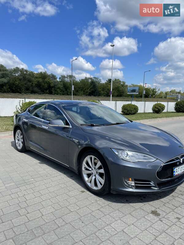 Лифтбек Tesla Model S 2014 в 