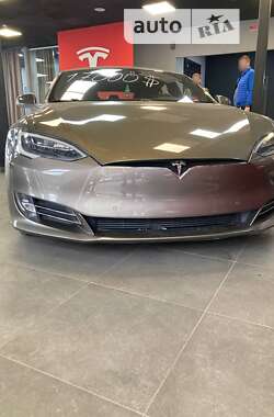 Ліфтбек Tesla Model S 2016 в Києві