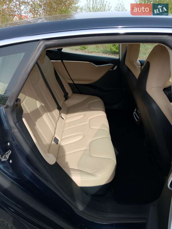 Ліфтбек Tesla Model S 2015 в Києві