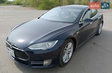 Tesla Model S 2015