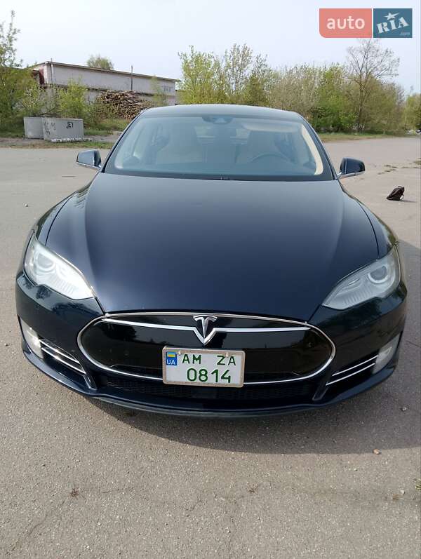 Ліфтбек Tesla Model S 2015 в Києві