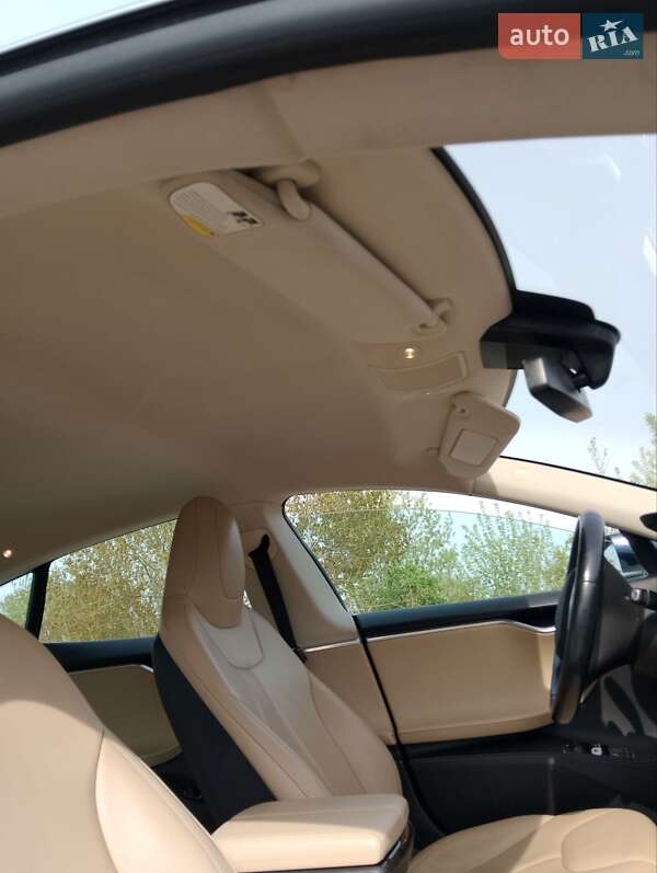 Ліфтбек Tesla Model S 2015 в Києві