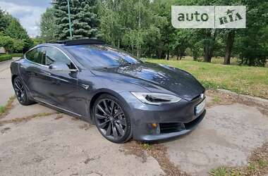 Лифтбек Tesla Model S 2016 в Запорожье