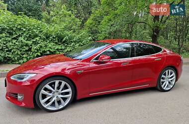 Лифтбек Tesla Model S 2016 в Киеве