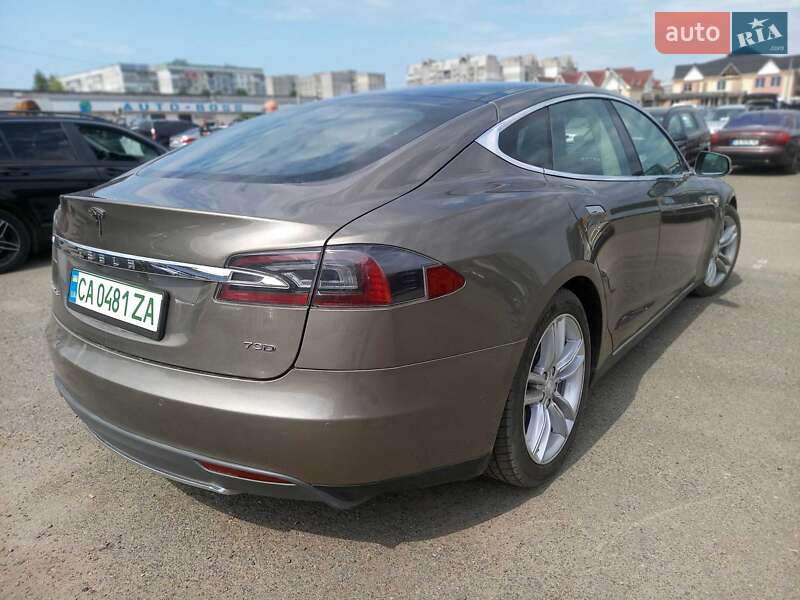 Лифтбек Tesla Model S 2016 в Черкассах