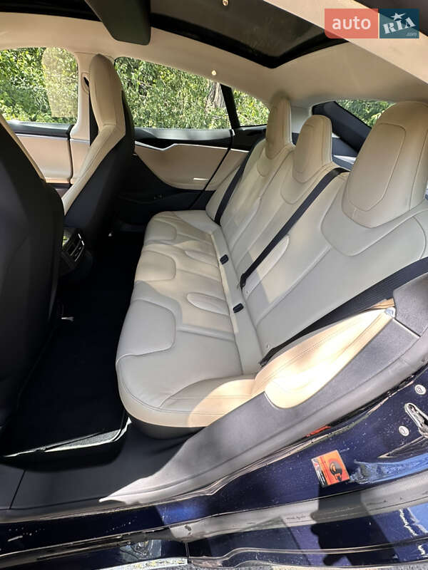 Лифтбек Tesla Model S 2015 в Ивано-Франковске