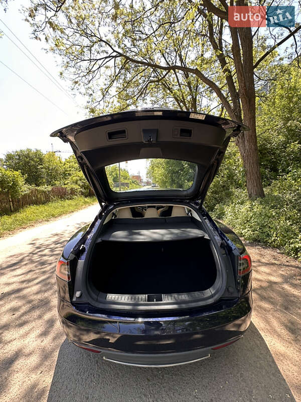 Лифтбек Tesla Model S 2015 в Ивано-Франковске