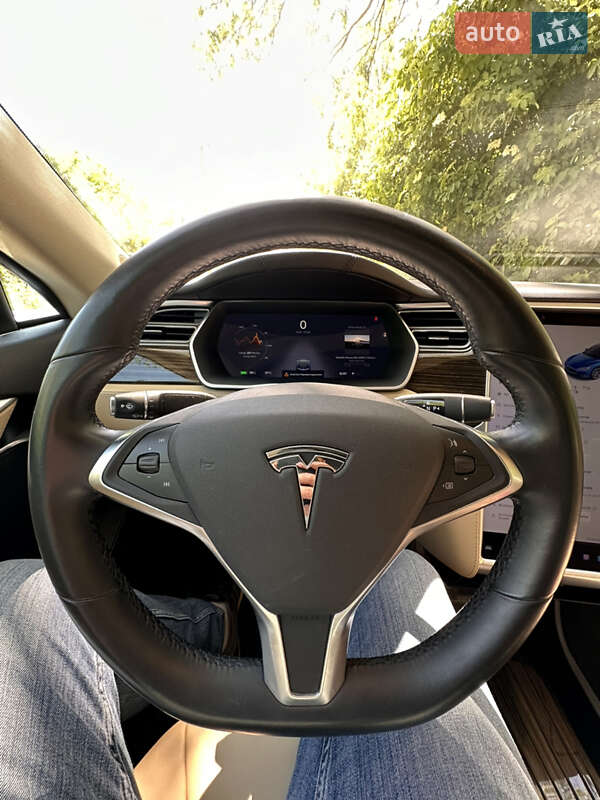 Лифтбек Tesla Model S 2015 в Ивано-Франковске