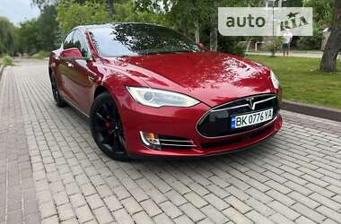 Tesla Model S 2015