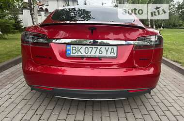 Лифтбек Tesla Model S 2015 в Киеве