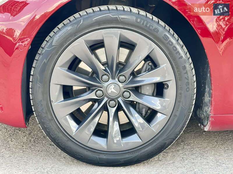 Лифтбек Tesla Model S 2019 в Киеве