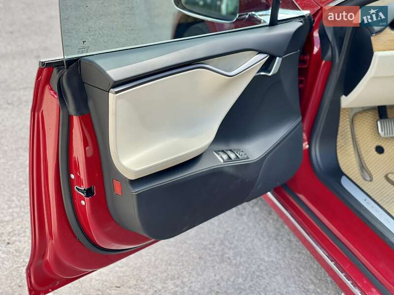 Лифтбек Tesla Model S 2019 в Киеве