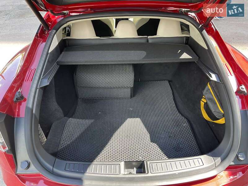 Лифтбек Tesla Model S 2019 в Киеве