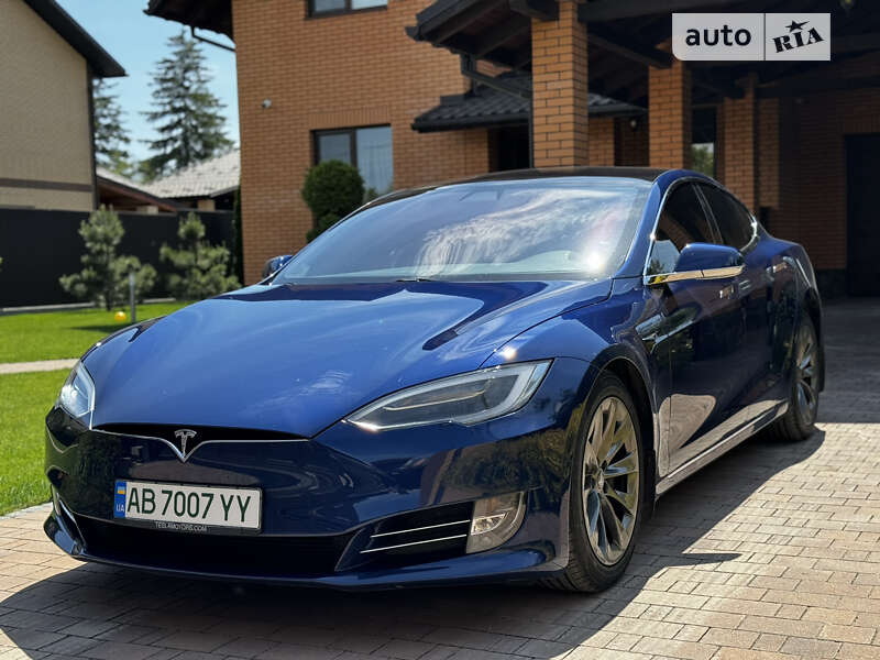 Лифтбек Tesla Model S 2017 в Виннице