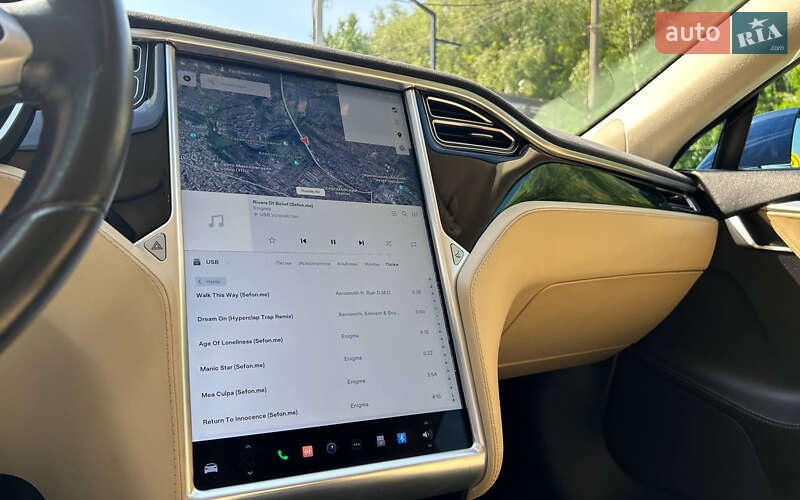 Лифтбек Tesla Model S 2015 в Черновцах